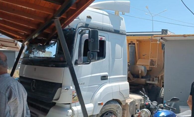 16 yaşındaki ehliyetsiz şoför dehşet saçtı! Fırına kamyon daldı, vefattan döndüler 1 16 yasindaki ehliyetsiz sofor dehset sacti firina kamyon daldi vefattan donduler g5fAAKki