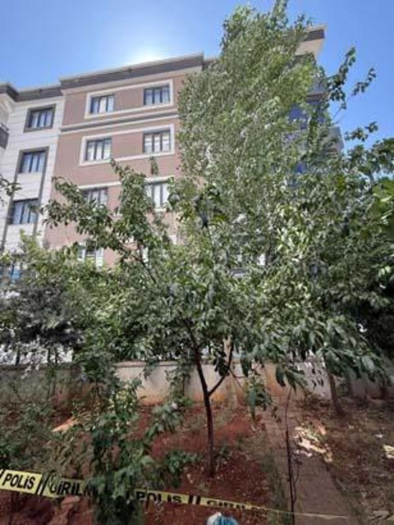 2 aylık gebe Emel feci biçimde can verdi! Aileden kan donduran sav 3 2 aylik gebe emel feci bicimde can verdi aileden kan donduran sav 1 s4AOn8Th