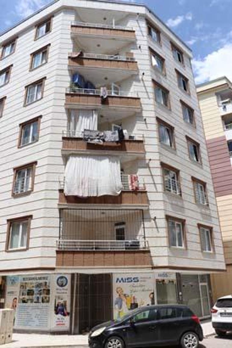 5. kattan düşen düşen bebeğin babası mucizeyi anlattı: Hastaneye geldiğimde çocuğun hiçbir şeyi yoktu 2 5 kattan dusen dusen bebegin babasi mucizeyi anlatti hastaneye geldigimde cocugun hicbir seyi yoktu h1r545RQ