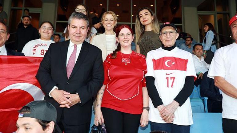 A Ulusal Kadro'da Merih Demiral ve Kerem Aktürkoğlu'nu sinirlendiren hareket! 7 a ulusal kadroda merih demiral ve kerem akturkoglunu sinirlendiren hareket 5 sBjUAjFH
