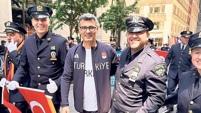 ABD'de polisten Barış Alper'e sürpriz! 'Nasılsın uşağum' 4 abdde polisten baris alpere surpriz nasilsin usagum 2 PWIaXbQ1