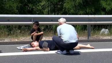 aci fotograf ambulans gelene kadar annesinin basucundan ayrilmadi 2BX3HjTB