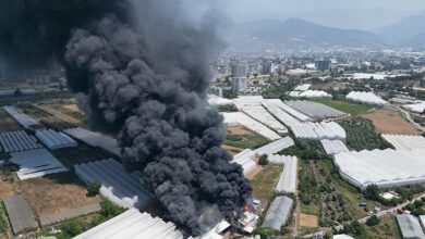 antalyada gokyuzunu siyah dumanlar kapladi yangina karsi vakitle yaris 6ZnQaM36