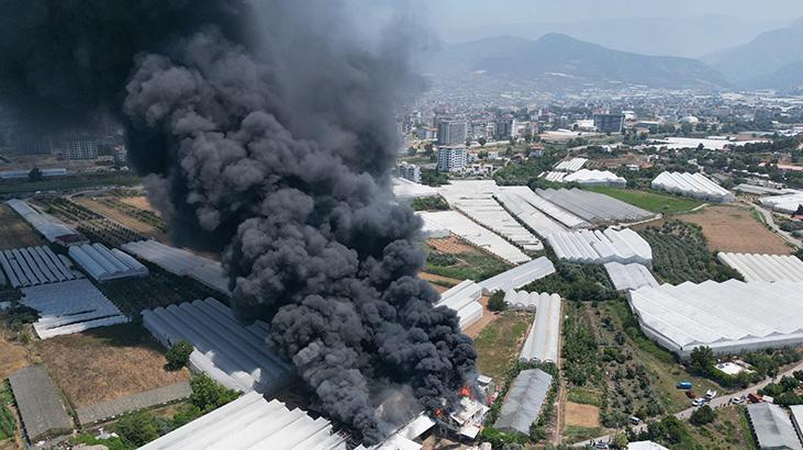 Antalya'da gökyüzünü siyah dumanlar kapladı! Yangına karşı vakitle yarış 1 antalyada gokyuzunu siyah dumanlar kapladi yangina karsi vakitle yaris 6ZnQaM36
