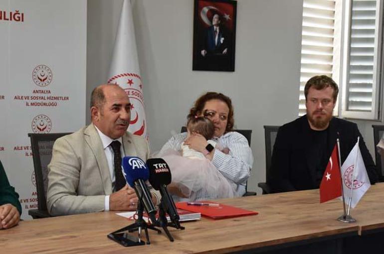 Antalya'da tuvalette bulunan bebek, Rus yetkililere teslim edildi 2 antalyada tuvalette bulunan bebek rus yetkililere teslim edildi 0 UcAFiXQs