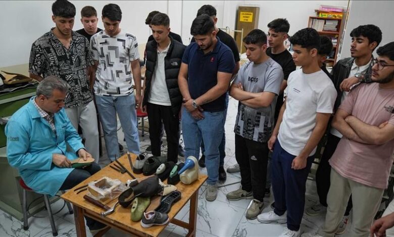 Ayakkabı kesiminin nitelikli iş gücü gereksinimine mesleksel eğitim merkezinden dayanak 1 ayakkabi kesiminin nitelikli is gucu gereksinimine mesleksel egitim merkezinden dayanak HbrMxOQz