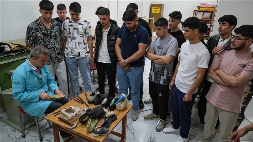 Ayakkabı kesiminin nitelikli iş gücü gereksinimine mesleksel eğitim merkezinden dayanak