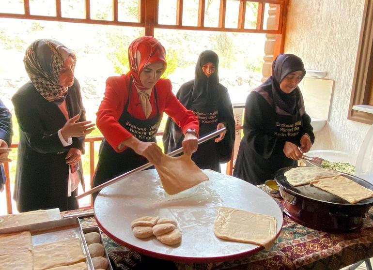 Bakan Göktaş, kadın kooperatifi açılışında oklavayla hamur açtı 2 bakan goktas kadin kooperatifi acilisinda oklavayla hamur acti 0 5rlAafVQ