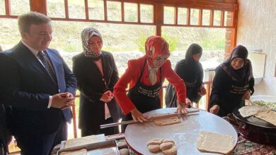 bakan goktas kadin kooperatifi acilisinda oklavayla hamur acti LnBvsWwM