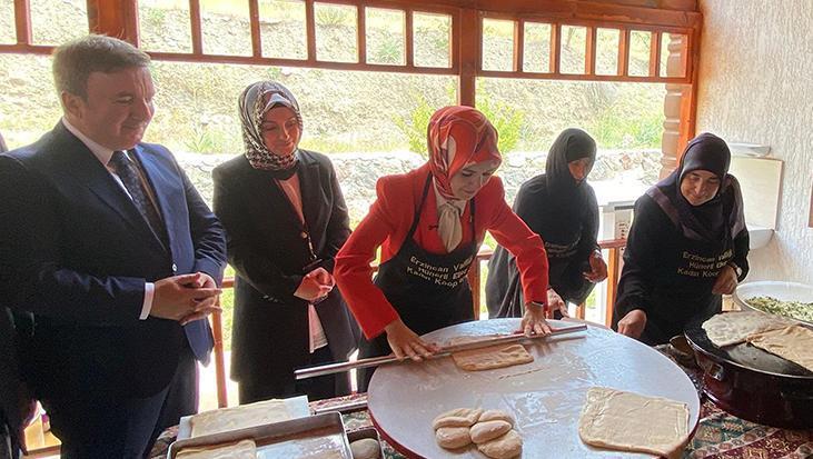 Bakan Göktaş, kadın kooperatifi açılışında oklavayla hamur açtı 1 bakan goktas kadin kooperatifi acilisinda oklavayla hamur acti LnBvsWwM
