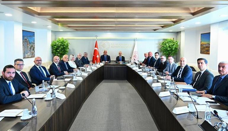 Bakan Uraloğlu ile Bakan Ersoy bir ortaya geldi 2 bakan uraloglu ile bakan ersoy bir ortaya geldi 0 q54jE4JX