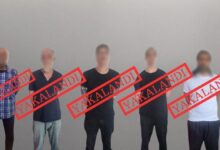 bakan yerlikaya duyurdu kirmizi bultenle aranan 5 hatali daha turkiyeye getirildi IspsLx2X