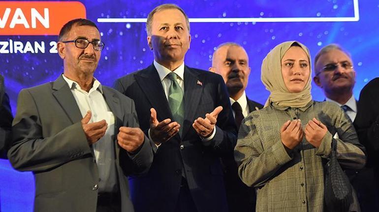 Bakan Yerlikaya Van'da konuştu: Tam 250 bin 536 bağımsız kısım vatandaşlarımıza teslim edildi 3 bakan yerlikaya vanda konustu tam 250 bin 536 bagimsiz kisim vatandaslarimiza teslim edildi 1 8g35ADtL