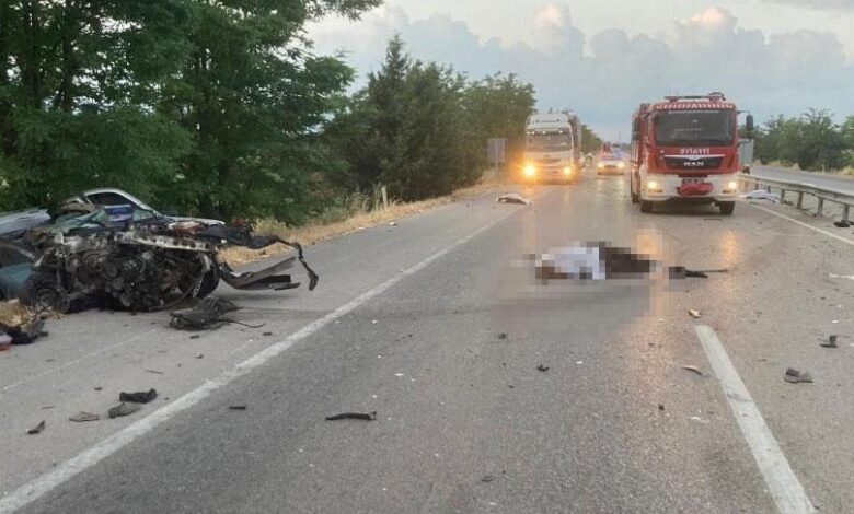 Balıkesir'de katliam üzere kaza! 3 meyyit, 1 yaralı 1 balikesirde katliam uzere kaza 3 meyyit 1 yarali 6URar2zi
