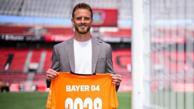 bayer leverkusen mark flekkeni takimina katti L8wy2Ygb