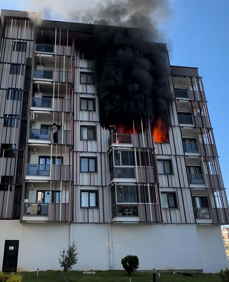 Çanakkale’de site yangını: 10 kişi hastaneye kaldırıldı 2 canakkalede site yangini 10 kisi hastaneye kaldirildi 0 yvWkrKpe