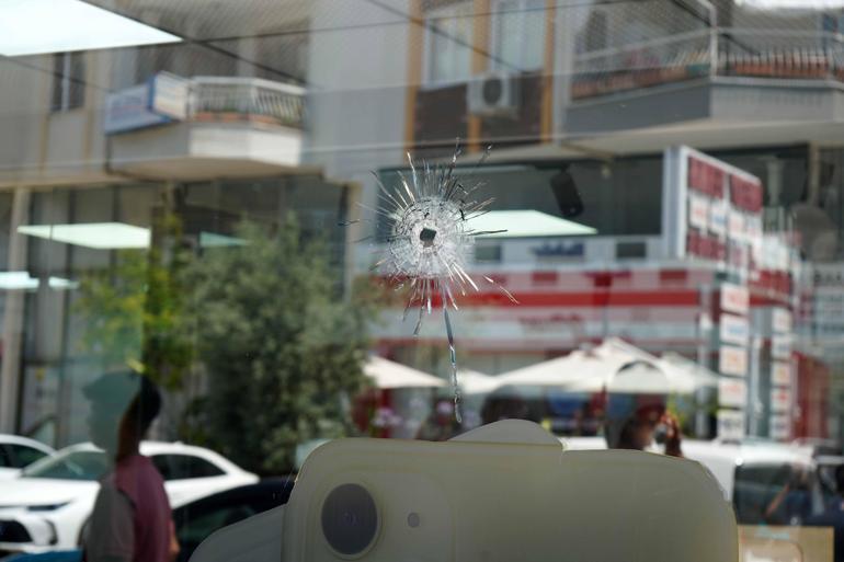 Cep telefonu tamircisine silahlı gözdağı: 3 milyonu ödemeyince dükkanı kurşunladılar 4 cep telefonu tamircisine silahli gozdagi 3 milyonu odemeyince dukkani kursunladilar 2 2XeDpR3Q