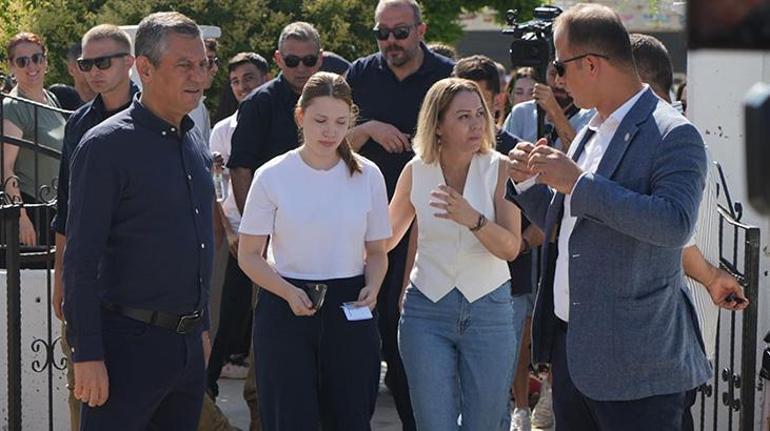 CHP Genel Başkanı Özel , YKS'ye giren Ferdi Zeyrek'in kızı Irmak'ı bugün de yalnız bırakmadı 3 chp genel baskani ozel yksye giren ferdi zeyrekin kizi irmaki bugun de yalniz