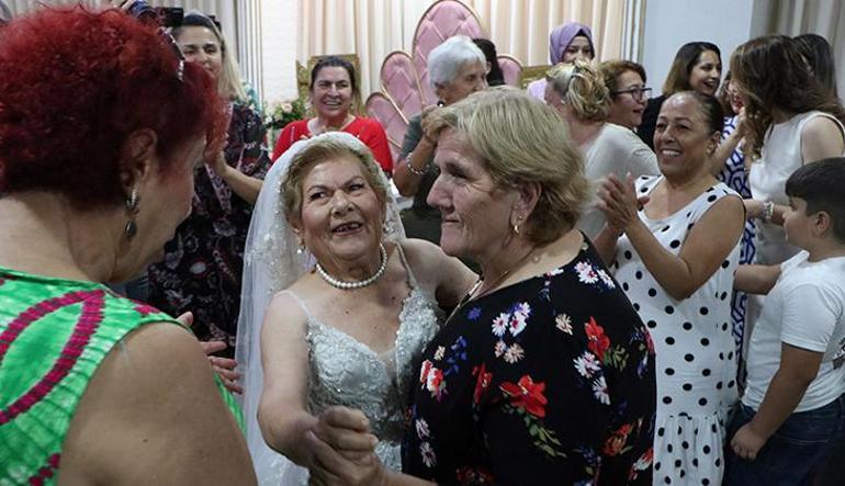 Damatsız düğün yapmıştı! Sümbül teyzenin ağaçlık alanda cansız vücudu bulundu 4 damatsiz dugun yapmisti sumbul teyzenin agaclik alanda cansiz vucudu bulundu 2 IwCWjRtS