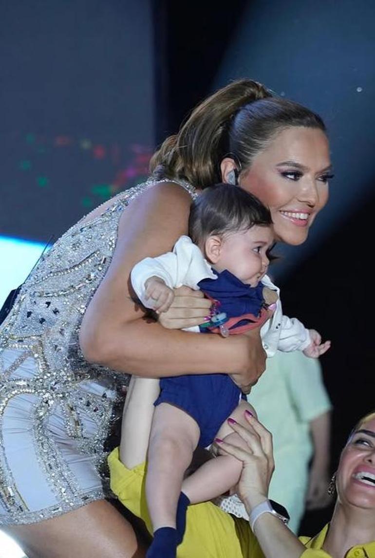 Demet Akalın'dan olay yaratan anlara ait birinci açıklama! Peş peşe fotoğraf paylaştı 2 demet akalindan olay yaratan anlara ait birinci aciklama pes pese fotograf paylasti 0 UWabDsBk