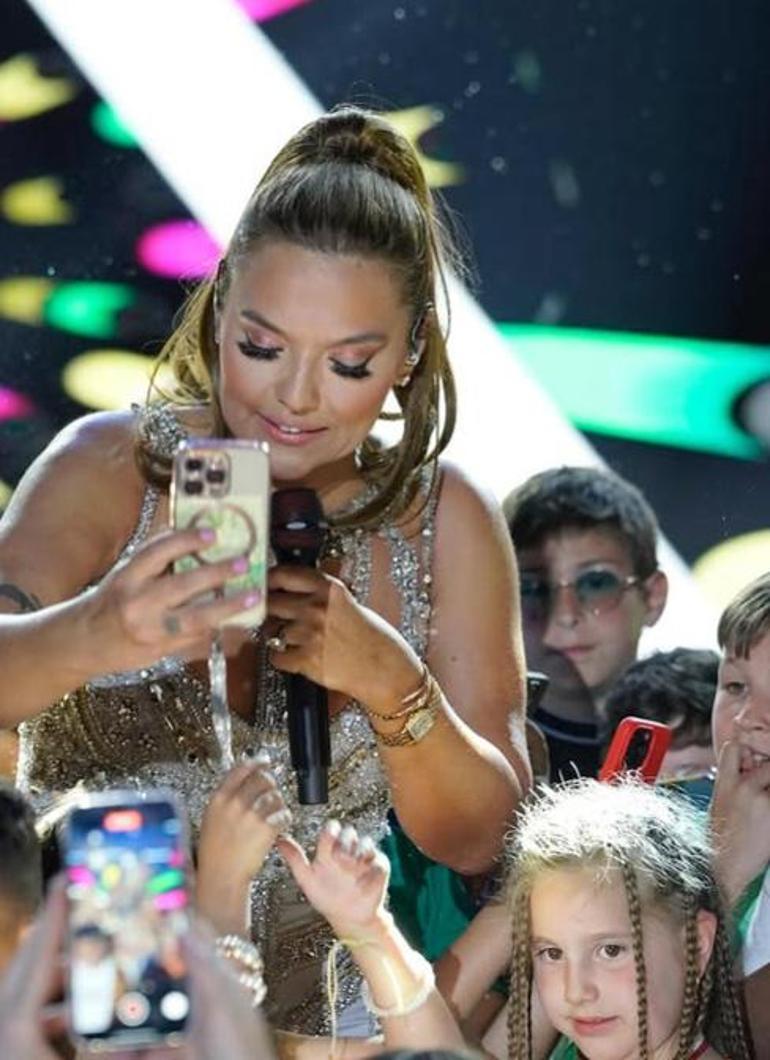 Demet Akalın'dan olay yaratan anlara ait birinci açıklama! Peş peşe fotoğraf paylaştı 3 demet akalindan olay yaratan anlara ait birinci aciklama pes pese fotograf paylasti 1 Pt8ct3IZ