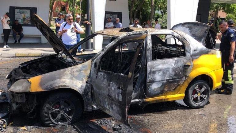 Elazığ’da can pazarı! Çakmağı çakmasıyla ticari taksi alev topuna döndü 2 elazigda can pazari cakmagi cakmasiyla ticari taksi alev topuna dondu 0 yAr24mRQ