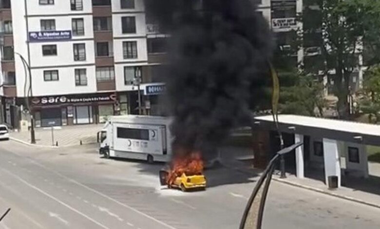 Elazığ’da can pazarı! Çakmağı çakmasıyla ticari taksi alev topuna döndü 1 elazigda can pazari cakmagi cakmasiyla ticari taksi alev topuna dondu VQRC97lh