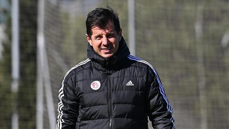 Emre Belözoğlu'ndan Antalyaspor'a veda! Ayrılığı şahsen açıkladı 1 emre belozoglundan antalyaspora veda ayriligi sahsen acikladi vrAW4Ef3