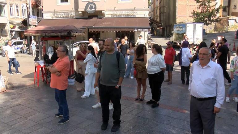 Galata Kulesi'nde intihar kuşkusu: Düşen kişi hayatını kaybetti 3 galata kulesinde intihar kuskusu dusen kisi hayatini kaybetti 1 rIalNDlR