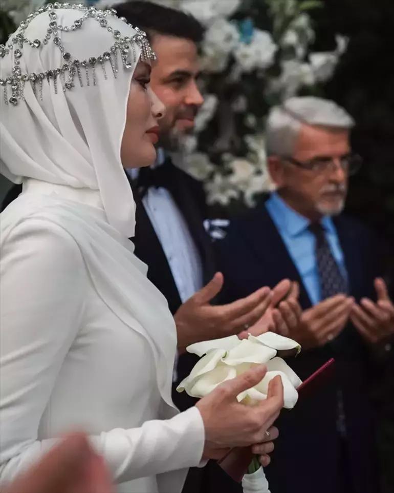 Gamze Özçelik ve eşi Reshad Strik peş peşe paylaştı! '1. yıl kutlamaları başlasın' 2 gamze ozcelik ve esi reshad strik pes pese paylasti 1 yil kutlamalari baslasin 0 nzreJTLG