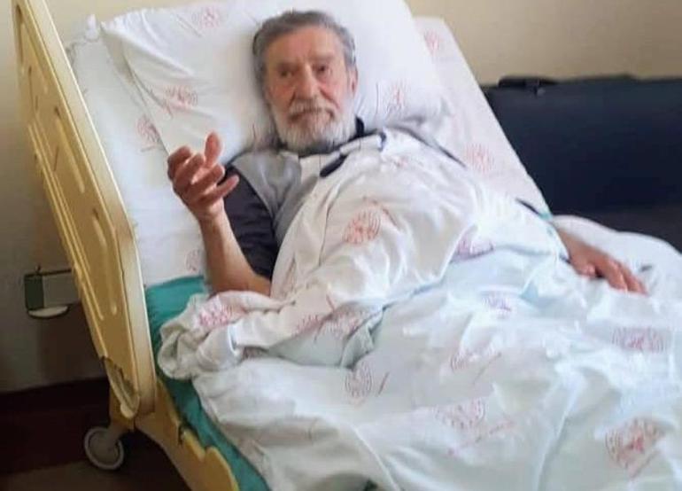 Geçtiğimiz ay hastaneye kaldırılmıştı... Usta sanatçı Ahmet Mekin'e sürpriz ziyaretçi 2 gectigimiz ay hastaneye kaldirilmisti usta sanatci ahmet mekine surpriz ziyaretci 0 aEIShEBm