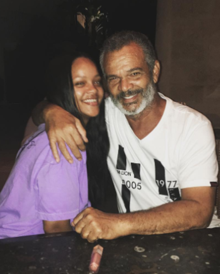 Herkes merak ediyordu! Rihanna'nın babasının vefat nedeni ortaya çıktı 2 herkes merak ediyordu rihannanin babasinin vefat nedeni ortaya cikti 0 Wp7Oa5NG