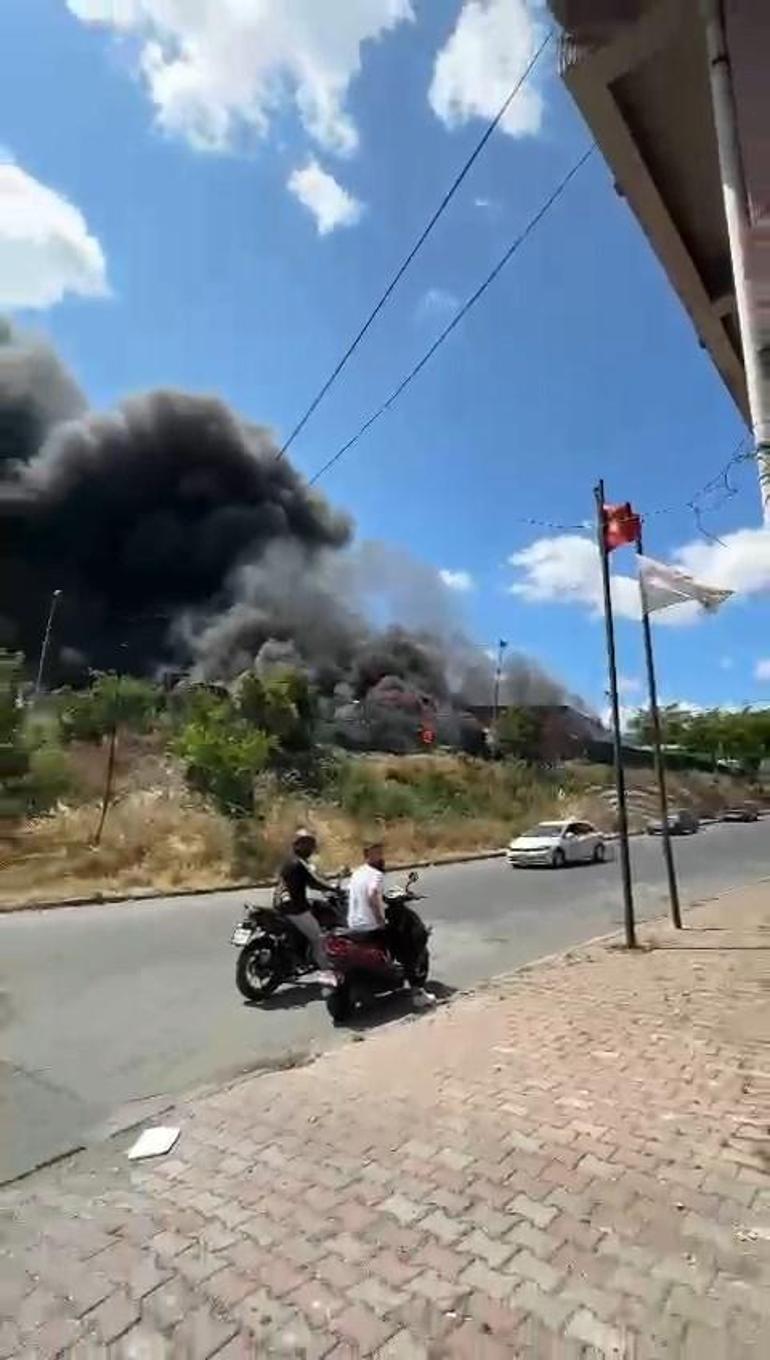 istanbulda korkutan yangin dumanlar bircok noktadan goruluyor 0 Veqmr9PV