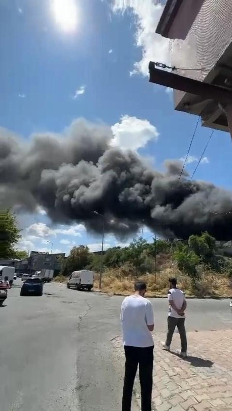 istanbulda korkutan yangin dumanlar bircok noktadan goruluyor 2 4Ffz6pLj