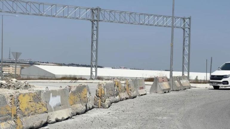 İstanbul’da şoke eden olay! Yolu beton bloklarla kapattılar, mahalleli isyan etti 2 istanbulda soke eden olay yolu beton bloklarla kapattilar mahalleli isyan etti 0 2Gelp5Sr