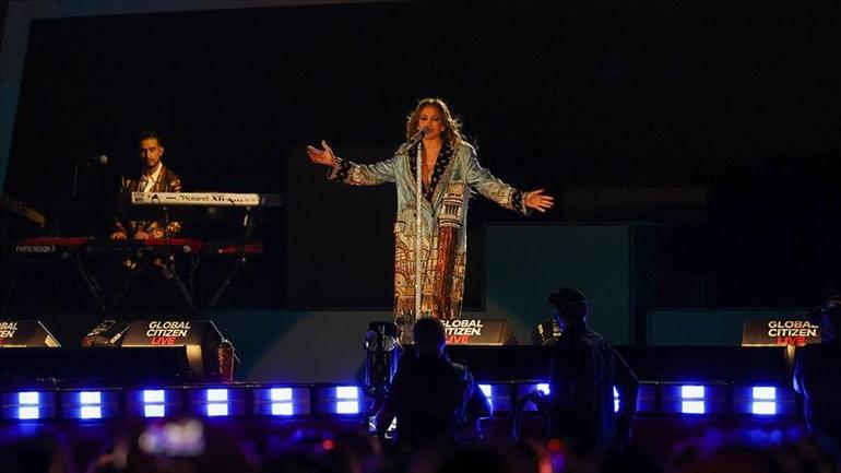 İstanbul'daki hayranları merakla bekliyor! Jlo ile tanışmanın bedeli dudak uçuklattı 2 istanbuldaki hayranlari merakla bekliyor jlo ile tanismanin bedeli dudak ucuklatti 0 t8jrFuTw
