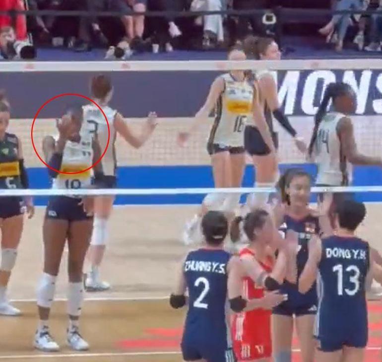 İtalya’da Paola Egonu çılgına döndü! 19 yaşındaki Dong'a 'Buraya gel' işareti 3 italyada paola egonu cilgina dondu 19 yasindaki donga buraya gel isareti 1