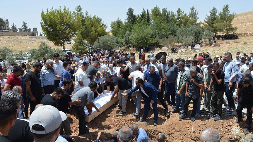 İzmir’de ölen 3 kardeş, Mardin’de yan yana toprağa verildi