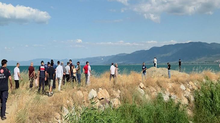 İznik'ten kahreden haber! 2 kuzenin evvel terlikleri, sonra cansız vücutları bulundu 2 iznikten kahreden haber 2 kuzenin evvel terlikleri sonra cansiz vucutlari bulundu 0 UyjncMNC