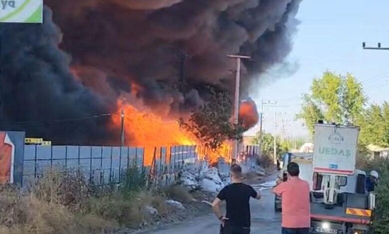 Kentte yangın büyüyor! Dumanlar ve alevler her yeri sardı 1 kentte yangin buyuyor dumanlar ve alevler her yeri sardi WKtFdMq4