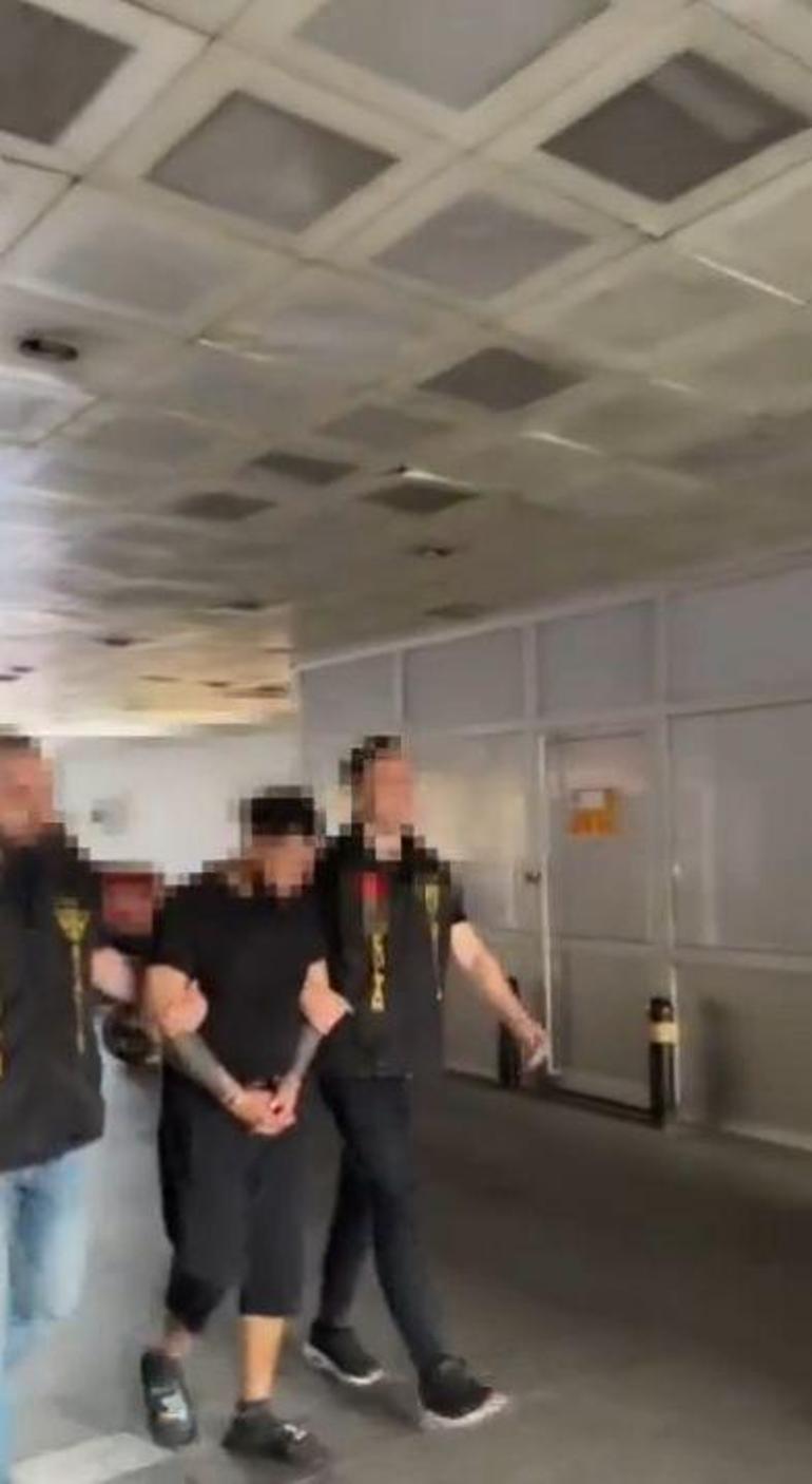 Kızına tekme atarak merdivenlerden yuvarlayan cani baba adliyede 4 kizina tekme atarak merdivenlerden yuvarlayan cani baba adliyede 2 kAkzpVXw