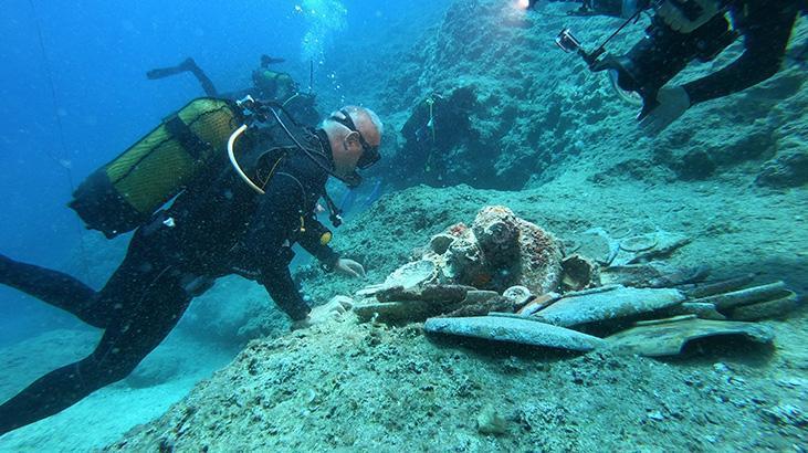 Kültür Bakanı Mehmet Nuri Ersoy, Antalya'daki seramik batığına dalış yaptı 1 kultur bakani mehmet nuri ersoy antalyadaki seramik batigina dalis yapti L5sw74fe