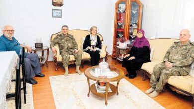 kumandandan sehit ailelerine ziyaret uIUXkxXV