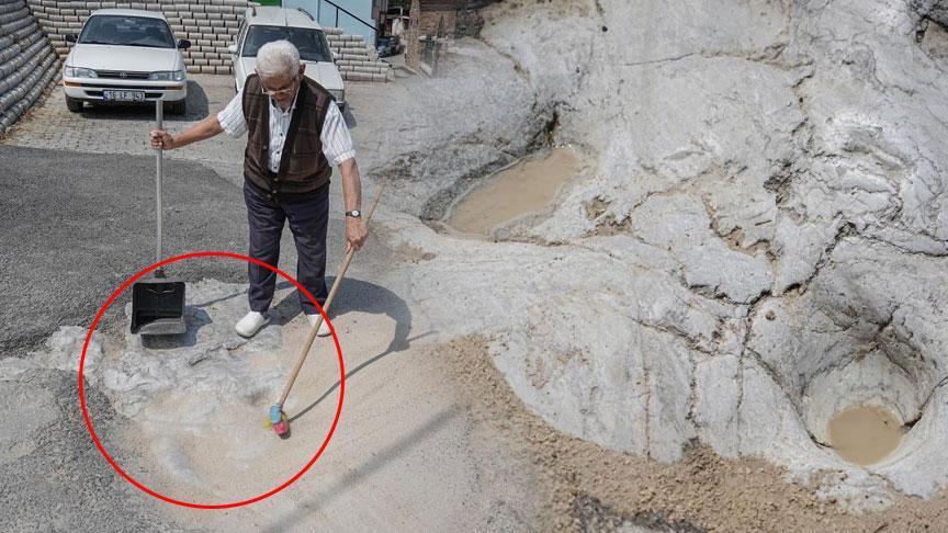 Mahalledeki 452 yıllık gizemli iz! ‘11 yaşında geldim 65 yıldır her gün tıpkı yeri temizliyorum’