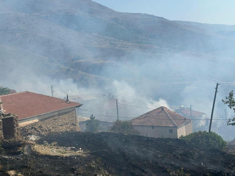 Malatya'da vakte karşı yarış! Otluk alanda çıkan yangın konutlara sıçradı 2 malatyada vakte karsi yaris otluk alanda cikan yangin konutlara sicradi 0 lnJSwLtz