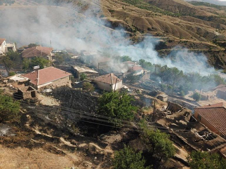 Malatya'da vakte karşı yarış! Otluk alanda çıkan yangın konutlara sıçradı 3 malatyada vakte karsi yaris otluk alanda cikan yangin konutlara sicradi 1 uU4D1y91