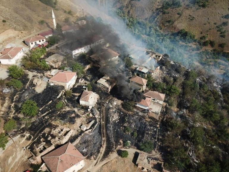 Malatya'da vakte karşı yarış! Otluk alanda çıkan yangın konutlara sıçradı 4 malatyada vakte karsi yaris otluk alanda cikan yangin konutlara sicradi 2 lYd4l5Yu