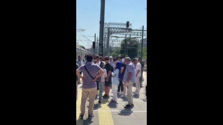 marmaray atakoy istasyonunda intihar raylara atlayan kisi hayatini kaybetti 3