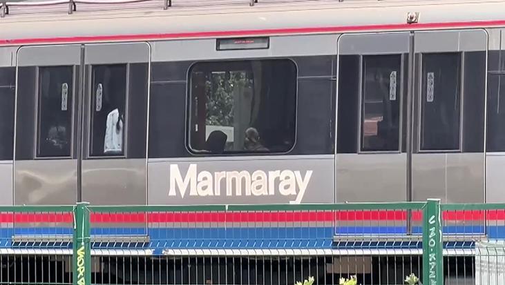 marmaray atakoy istasyonunda intihar raylara atlayan kisi hayatini kaybetti