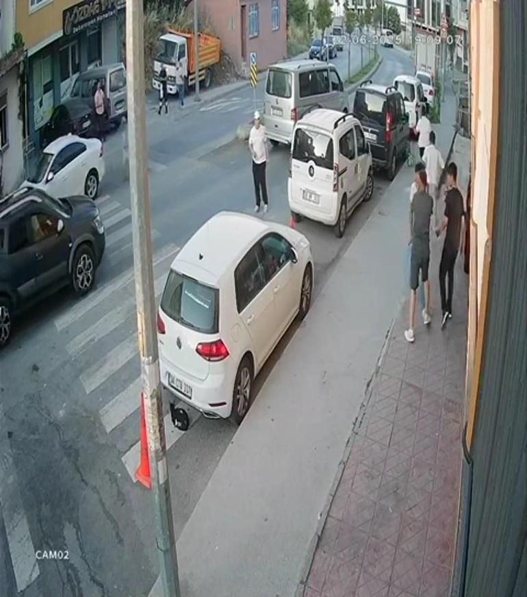 minibusle gelen kume tekme tokat saldirdi guvenlik kamerasi her seyi kaydetti 4 Ig9Z1F5Z
